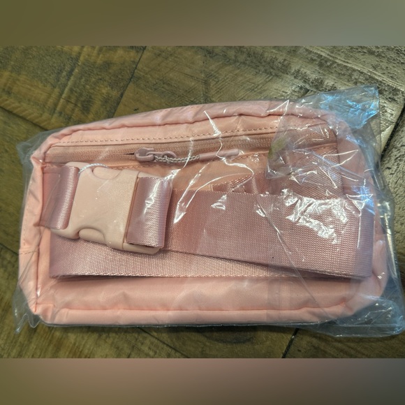 LuLuLemon Athleta Belt Bag 1L Deco Pink - Picture 5 of 13